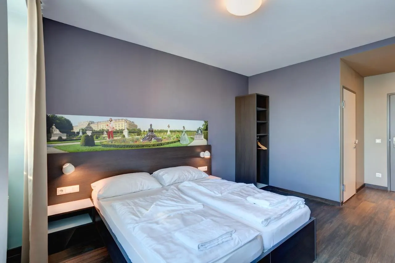 Meininger Hotel Wien Downtown Sissi 3*, Vienna