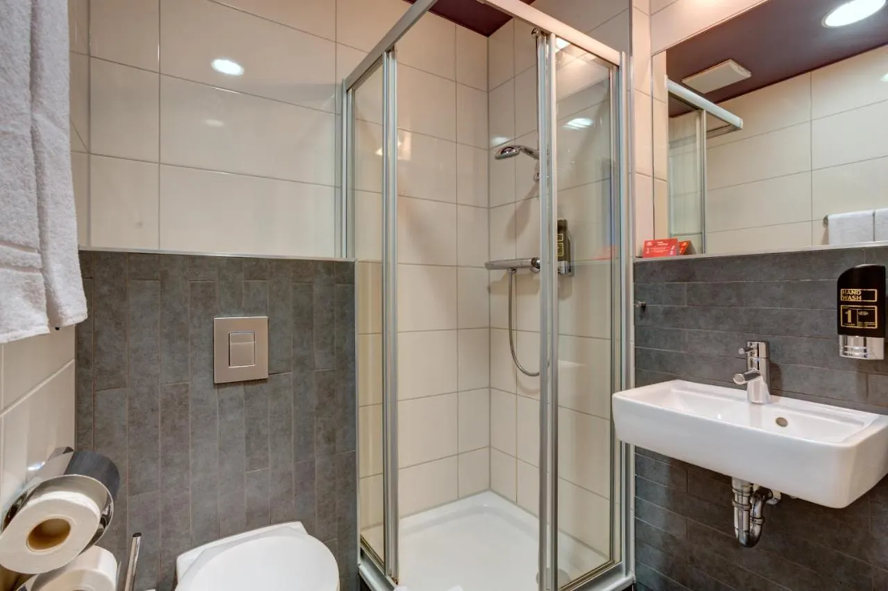 Meininger Hotel Wien Downtown Sissi 3*, Vienna